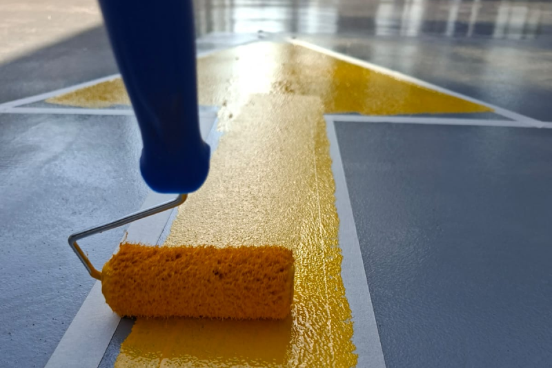 Cores no piso epóxi: funcionalidade e design no mesmo ambiente